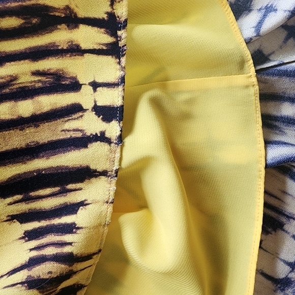 NWT Alice + Olivia Yellow Tie Die Black Sweetheart Ruched Mini Sundress - 12 - Picture 8 of 10